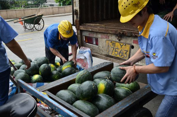 西瓜杀到，，，酷暑难挡