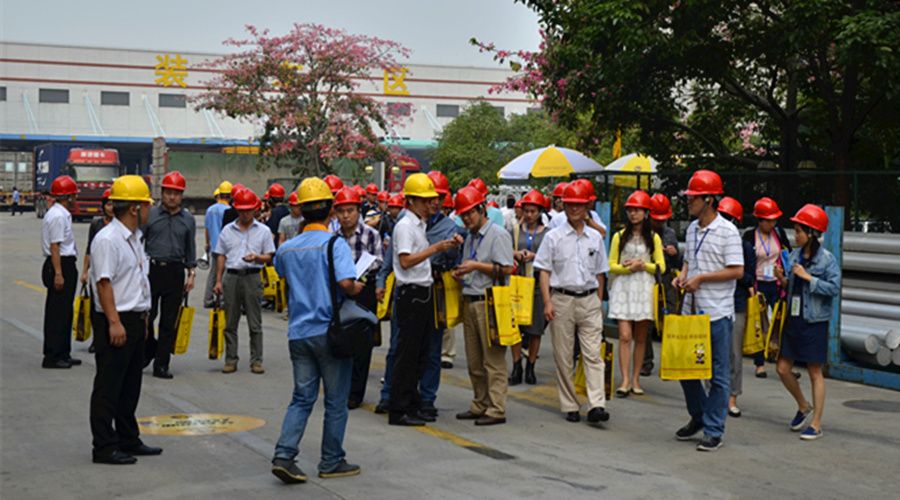 2015年天下清洁生产钻研会圆满召开——行业专家及各企业代表莅临我司旅行！
