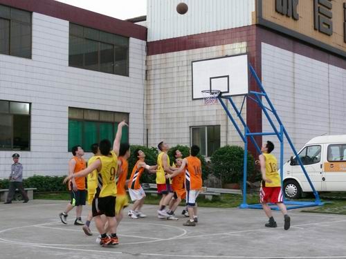 我公司组织员工拔河、篮球角逐庆“五一”-伟昌铝材