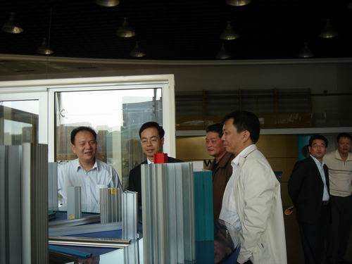 始兴县委、县政府向导到公司旅行考察-伟昌铝材