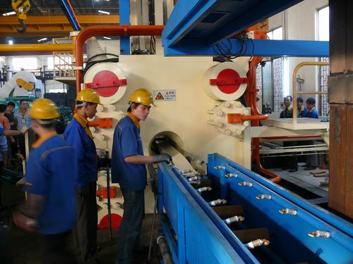 大吨位挤压机试产乐成-伟昌铝材