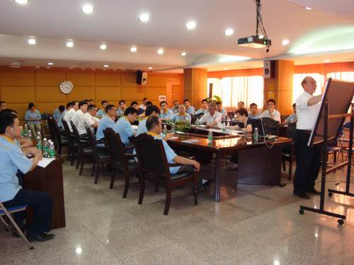 铝加工专家刘静安教授、邵莲芬先生到我司授课