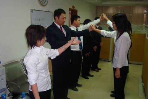 伸出9393体育双手，，，，，，迎接2008年度员工联欢会