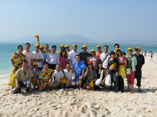 我公司组织部分员工海南游-伟昌铝材