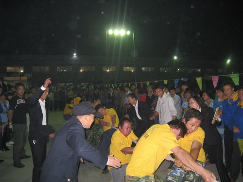 笑容可掬庆国庆，，，，五彩缤纷展风范