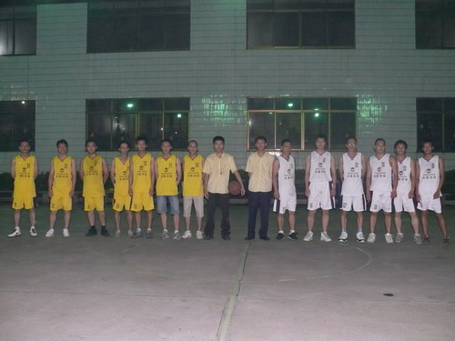 笑容可掬庆国庆，，，，，五彩缤纷展风范-伟昌铝材