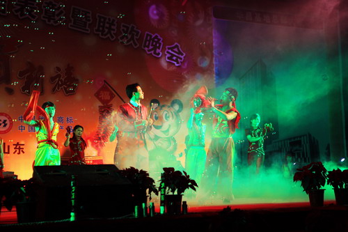 春节新年晚会精彩演出-伟昌铝材