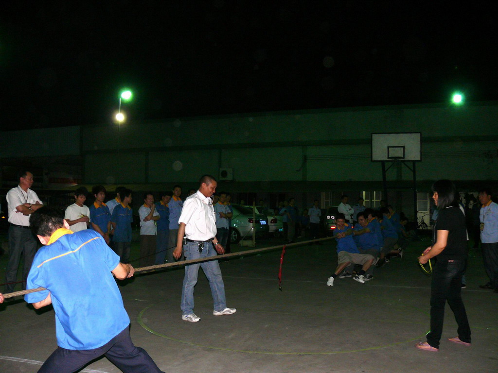 拔河庆“五一”-伟昌铝材