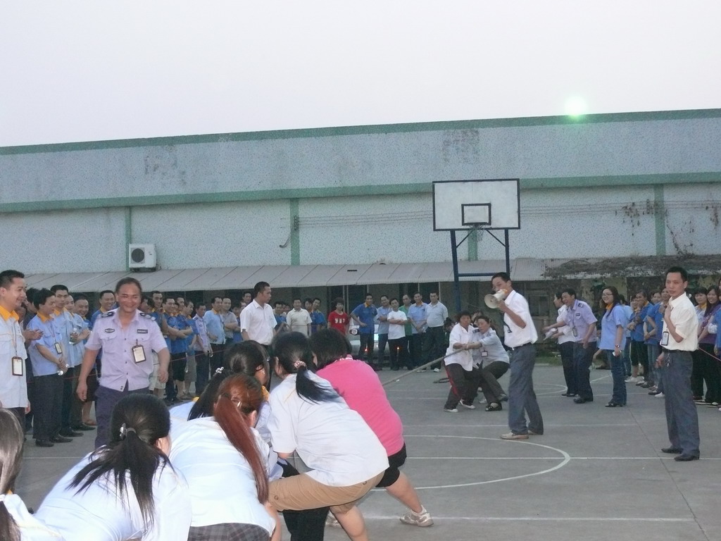 拔河庆“五一”-伟昌铝材