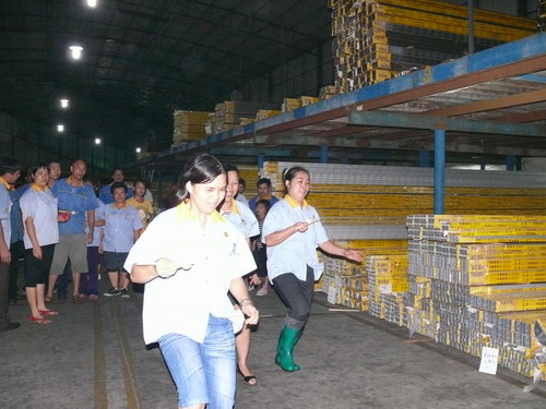 缘聚9393体育，，，，，温情中秋-伟昌铝材