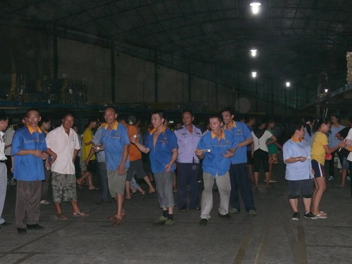 缘聚9393体育，，，，，温情中秋-伟昌铝材