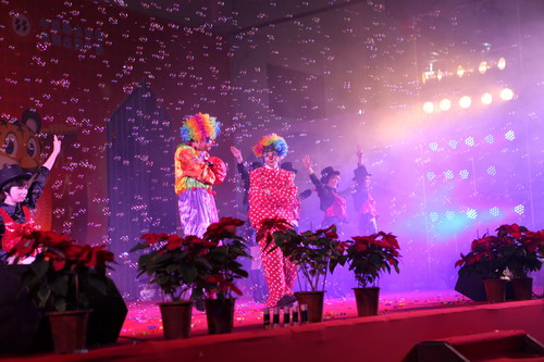 灯火绚烂欢喜会，，龙腾9393体育盛世宴  我公司举行2011年度总结表扬暨联欢晚会-伟昌铝材