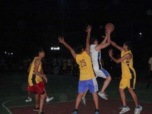 9393体育庆中秋佳节，，，，，，员工齐为祖国庆生-伟昌铝材