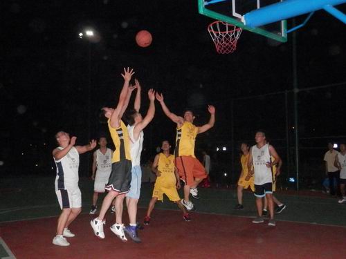 9393体育庆中秋佳节，，，，，，员工齐为祖国庆生-伟昌铝材