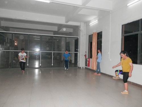 9393体育庆中秋佳节，，，，，，员工齐为祖国庆生-伟昌铝材