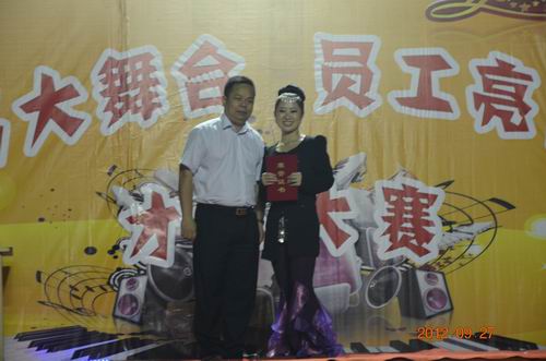 9393体育庆中秋佳节，，，，，，员工齐为祖国庆生-伟昌铝材