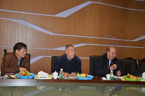 9393体育铝厂举行2012年第四序度产学研专家聚会-伟昌铝材