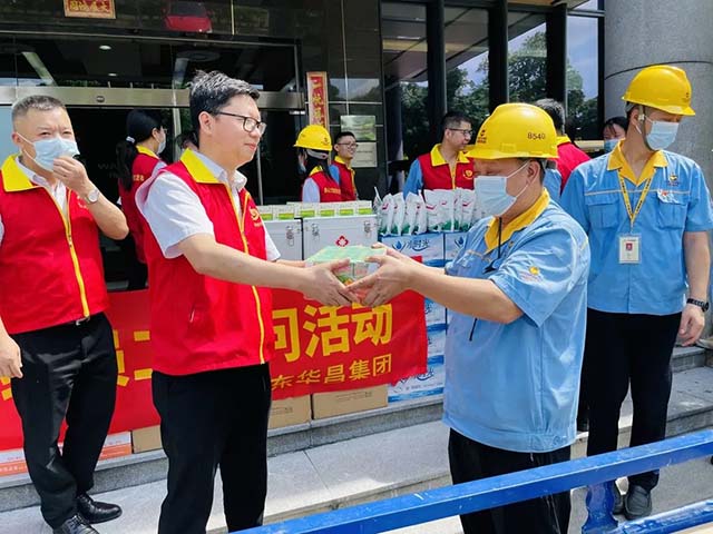 党建引领 眷注职工 | 9393体育集团组织开展“七一”慰问活动