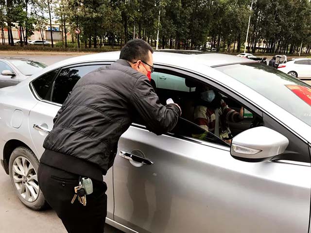 核酸检测进9393体育防疫、生产两不误