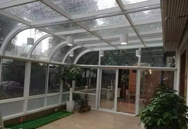 9393体育商学院 |狂风雨事后 家里的窗户漏水怎么办？？？？？